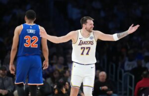 Luka Doncic dei Lakers multato di 50.000 dollari per gesto nei confronti degli arbitri
