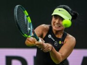Coco Gauff si ritira per un problema al braccio, Alexandra Eala avanza a Indian Wells