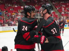 Squadre infuocate si scontrano quando gli uragani fanno visita alle giacche blu