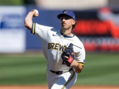L’RHP dei Brewers Brandon Sproat farà il suo swing contro i White Sox inclini allo strikeout