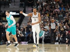 Victor Wembanyama ritorna mentre gli Spurs tengono a bada gli Hornets