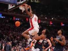 Il numero 13 di St. John’s inizia velocemente, batte il numero 6 dell’UConn per la corona di Huge East