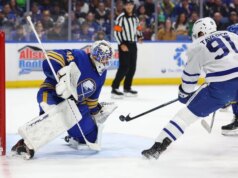 I Sabres vincono dopo la sparatoria in una relazione allegra con Maple Leafs