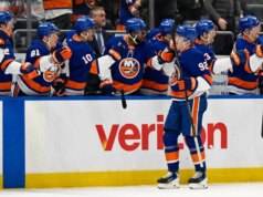 Simon Holmstrom (2 gol), i Flames affondano al limite dell’Isola