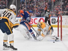 Connor McDavid aiuta gli Oilers a segnare gol per battere i Predators