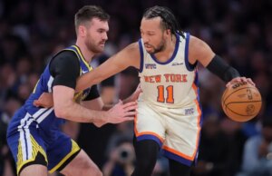 I Knicks recuperano da 21 punti di deficit e tengono a bada i Warriors