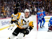 Di ritorno dalla squalifica, Evgeni Malkin guida i Penguins oltre l’Avs