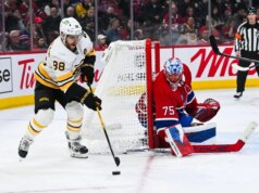 I Bruins cercano di finire nei regolamenti contro i Jets in bilico nei playoff