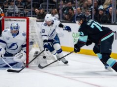 La tripletta da 5 punti di Nikita Kucherov permette a Lightning di superare Kraken