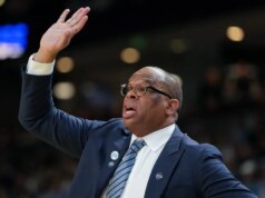Hubert Davis licenziato come allenatore della Carolina del Nord