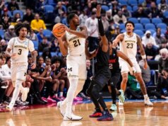 Il numero 1 del Michigan supera Howard vincendo con un punteggio elevato
