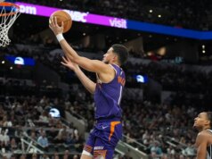 Dopo un lungo viaggio, i Suns cercano un punto positivo contro i Bucks