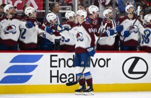 Avalanche conquista il posto nei playoff con una convincente vittoria sui Blackhawks
