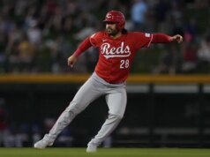 Eugenio Suarez inizia il secondo periodo con i Reds contro i Pink Sox