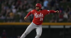 Eugenio Suarez inizia il secondo periodo con i Reds contro i Pink Sox