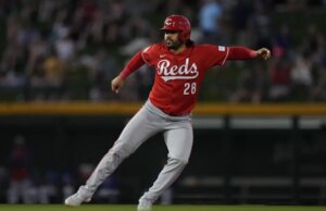Eugenio Suarez inizia il secondo periodo con i Reds contro i Pink Sox