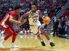 Il cicalino di Dylan Darling solleva il numero 5 di St. John oltre il numero 4 del Kansas