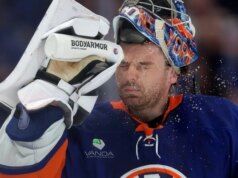 Ilya Sorokin stupisce mentre gli isolani ottengono un’importante vittoria sulle giacche blu