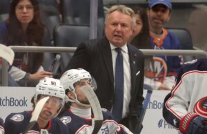 L’allenatore dei Blue Jackets Rick Bowness accetta il prolungamento