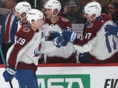 Martin Necas segna una doppietta mentre Avalanche schiaccia i Penguins