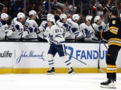 I Maple Leafs raccolgono una rara vittoria mentre Matthew Knies segna due volte contro i Bruins