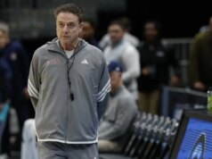 Ritiro non per l’allenatore del St. John Rick Pitino; ho intenzione di “rimanere il più a lungo possibile”