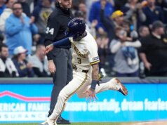 I Brewers iniziano la difesa del titolo NL Central con la demolizione dei White Sox