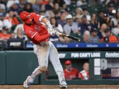 L’esplosione di Mike Trout porta gli Angels alla rara vittoria su strada del giorno di apertura su Astros
