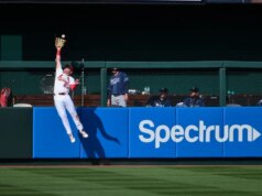 I Cardinals abbinano la rivolta del sesto inning di Rays alla propria, vincendo 9–7