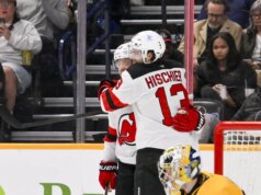 La deviazione finale di Nico Hischier solleva i Devils sopra i Predators