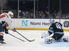 La tripletta di Alex Ovechkin alimenta il rally dei Capitals contro Mammoth