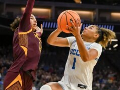 L’impennata di metà partita manda il numero 1 dell’UCLA oltre il Minnesota, nell’Elite Eight