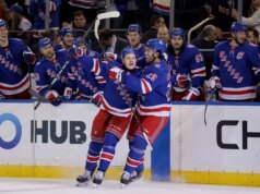 Le pietre miliari abbondano per i giovani mentre i Rangers battono i Blackhawks