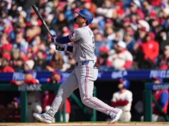 I Rangers perdono il vantaggio, rimbalzano e battono i Phillies in 10
