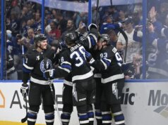 Look fulmineo per giocare con emozione, fisicità contro i Predators