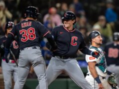 I Guardiani battono i Mariners al 10° inning, resistendo per vincere