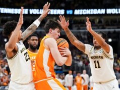 Il numero 1 del Michigan schiaccia il Tennessee nella finale del Midwest per raggiungere la Remaining 4