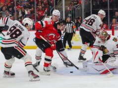 Dougie Hamilton e Jack Hughes alimentano la rimonta dei Devils sui Blackhawks