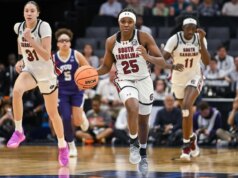 Joyce Edwards, numero 1 della Carolina del Sud, sconfigge la TCU, e si lancia nelle Closing 4