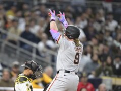 I Giants ottengono il primo homer della stagione, superando Padres per la prima vittoria