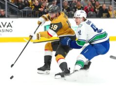 I Golden Knights superano i Canucks nel debutto da allenatore di John Tortorella