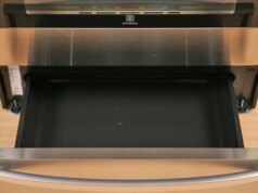 Il vero motivo per cui il tuo forno ha un cassetto inferiore (non è quello che pensi)