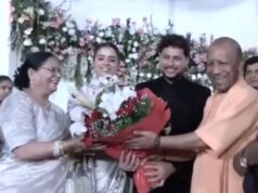 Guarda: Uttar Pradesh CM Yogi Adityanath partecipa al ricevimento di nozze di Kuldeep Yadav a Lucknow
