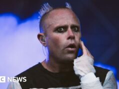 Il vicario difende la panchina di Keith Flint dalle corna diaboliche di Church