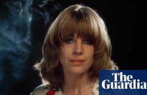 “All’inizio non riusciva a staccarsi dall’ossigeno abbastanza a lungo”: il movie che regala a Marianne Faithfull un’ultima emozionante interpretazione