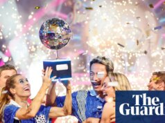 Karen Carney e Carlos Gu vincono la corona Strictly mentre Tess Daly e Claudia Winkleman si ritirano