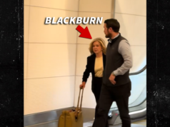 La senatrice Marsha Blackburn lascia Washington prima del voto al Senato