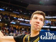 Il numero 9 dell’Iowa sconvolge i campioni in carica della Florida negli ultimi secondi per sigillare March Insanity sconvolto