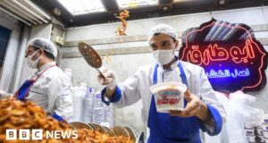 Negozi e ristoranti in Egitto devono chiudere presto a causa dell’aggravarsi della crisi energetica