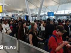 Trump afferma che gli agenti ICE assisteranno la sicurezza aeroportuale mentre continua la chiusura del DHS